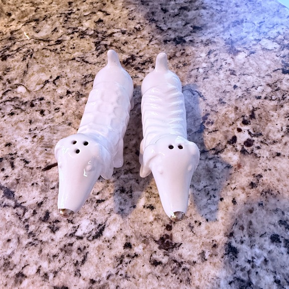 Dachshund Target White Salt and Pepper Shakers Like New! - Picture 2 of 5